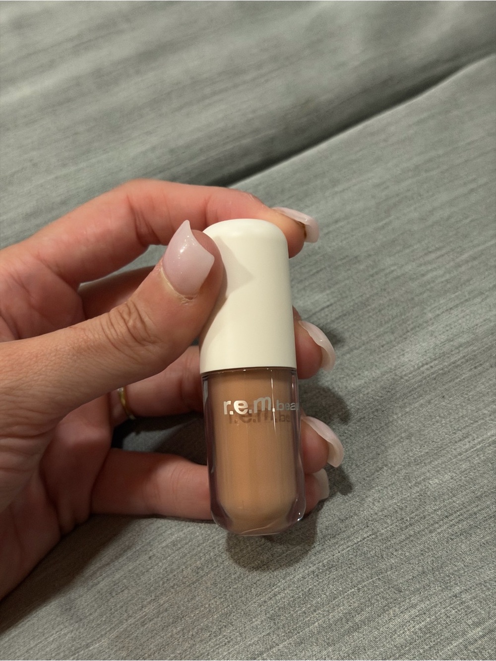 r.e.m. Beauty Liquid Eyeshadow